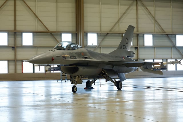 A general view of an F-16, on the day of a visit from Ukrainian President Volodymyr Zelenskiy, in Eindhoven, Netherlands, August 20, 2023. REUTERS/Piroschka van de Wouw