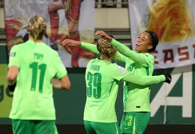 Soccer Football - Women's Champions League - VfL Wolfsburg v AS Roma - AOK Stadion, Wolfsburg, Germany - December 11, 2024 VfL Wolfsburg's Sveindis Jane Jonsdottir celebrates scoring their fifth goal to complete a hat-trick with Sarai Linder REUTERS/Cathrin Mueller/ File Photo