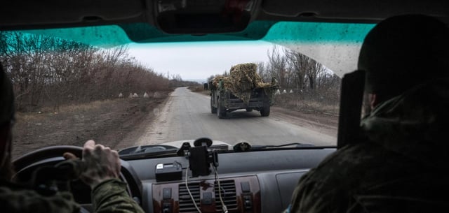 Ukrainische Soldaten in der Nähe von Torezk im Osten der Ukraine: Der Krieg findet inzwischen auch auf russischem Terrain statt