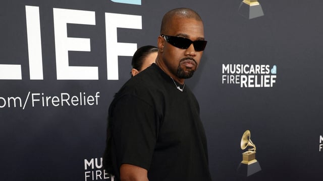 Kanye West continues to provoke with anti-Semitic remarks on social media, expressing admiration for Hitler and attacking Elon Musk.
Frazer Harrison/Getty Images/AFP (Photo by Frazer Harrison / GETTY IMAGES NORTH AMERICA / Getty Images via AFP)