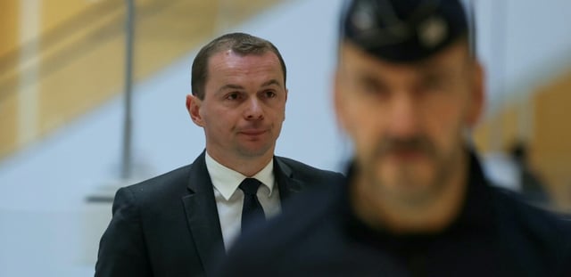 Olivier Dussopt, alors ministre français du Travail, à son arrivée au palais de justice de Paris, le 27 novembre 2023