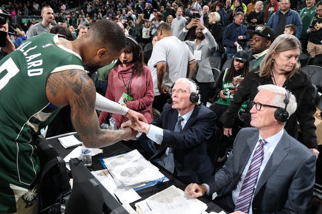 Hubie Brown heralded the performance of Damian Lillard as the two shook hands after the game.