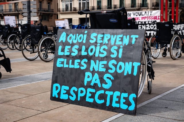 Mobilisation de l'APF France handicap à Perpignan, le 26 avril 2023.