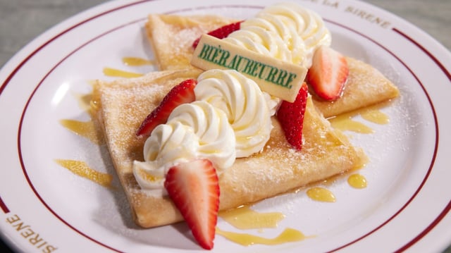 The newest version of Butterbeer is Bièraubeurre Crepe at Café L’air De La Sirène.