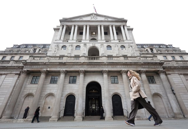 People walk near the Bank of England building in London, Britain, February 3, 2025.  REUTERS/Toby Melville/File Photo