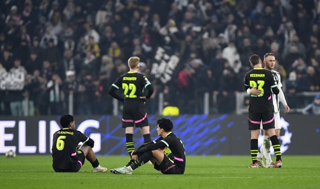 Soccer Football - Champions League - Knockout Phase Playoff - First Leg - Juventus v PSV Eindhoven - Allianz Stadium, Turin, Italy - February 11, 2025 PSV Eindhoven's Ryan Flamingo and Richard Ledezma look dejected after the match REUTERS/Massimo Pinca