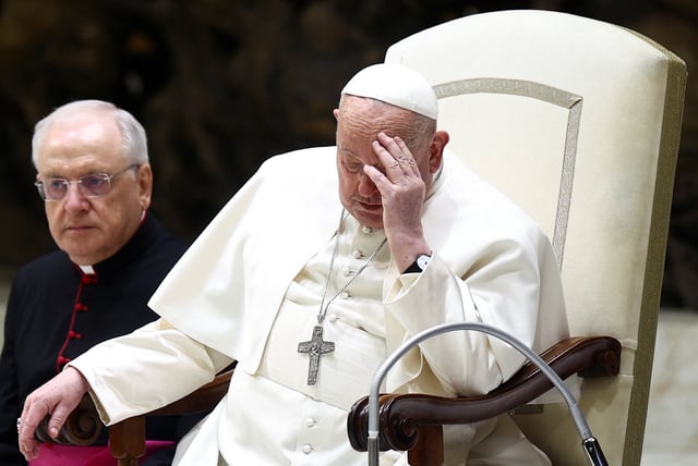 Le pape François assiste à l’audience générale hebdomadaire, dans la salle Paul VI au Vatican, le 12 février 2025
