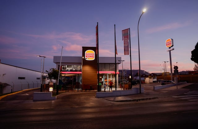 Customers stand outside a Burger King restaurant during sunset, in Ronda, Spain, September 25, 2024. REUTERS/Jon Nazca/File photo
