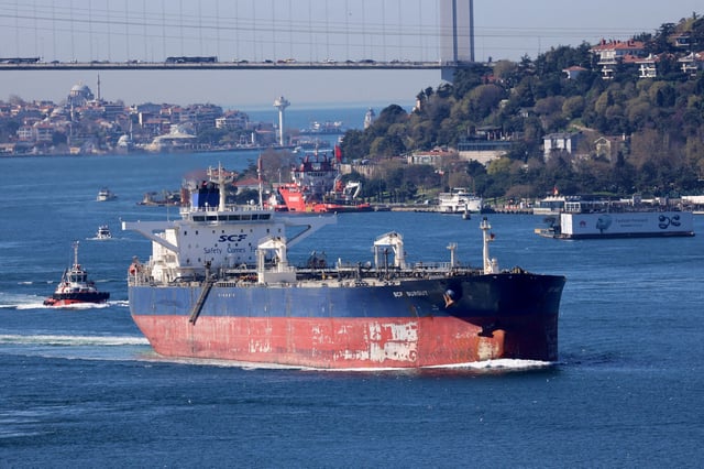 Crude oil tanker SCF Surgut, owned by Russia's leading tanker group Sovcomflot, transits the Bosphorus in Istanbul, Turkey, April 4, 2024. REUTERS/Yoruk Isik/File Photo