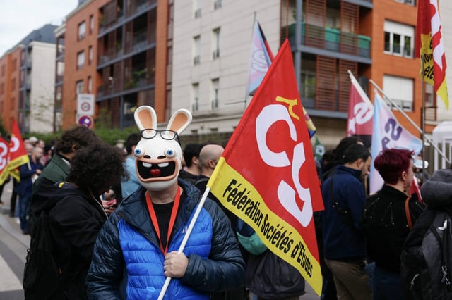Lors de la manifestation devant le siège d'Ubisoft à Saint-Mandé (Val-de-Marne), le 15 octobre.