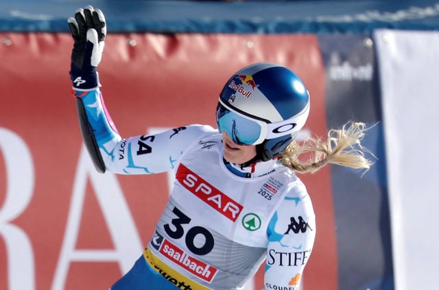 Alpine Skiing - FIS Alpine World Ski Championships - Women's Super G - Saalbach, Austria - February 6, 2025 Lindsey Vonn of the U.S. waves towards fans after their run REUTERS/Leonhard Foeger/File Photo