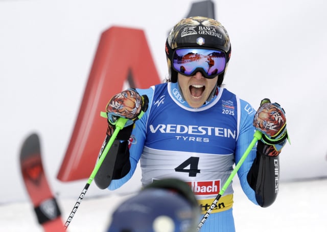 Alpine Skiing - FIS Alpine World Ski Championships - Women's Giant Slalom - Saalbach, Austria - February 13, 2025 Italy's Federica Brignone reacts after the second run REUTERS/Leonhard Foeger