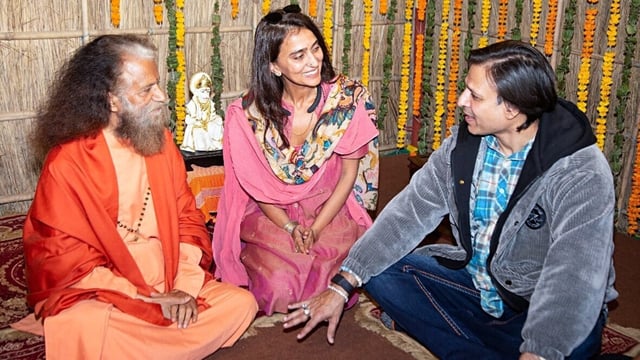 Vivek Oberoi with his wife Priyanka Alva Oberoi met Parmarth Niketan Ashram president Swami Chidanand Saraswati during the ongoing Mahakumbh 2025 in Prayagraj on Thursday. (ANI Photo)
