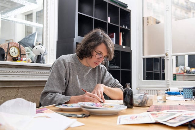 Le dessinateur de bande dessinée Bastien Vivès dans son atelier à Paris, en février 2024.