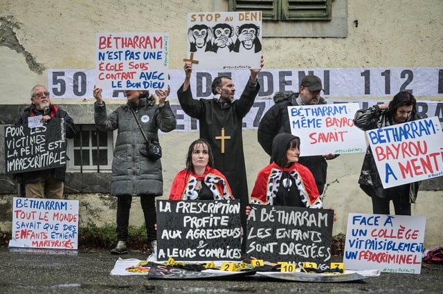 L'association Mouv'Enfants a organisé une manifestation devant l’Institution Notre-Dame de Bétharram (rebaptisée aujourd'hui Le Beau Rameau) le mercredi 12 février 2025.