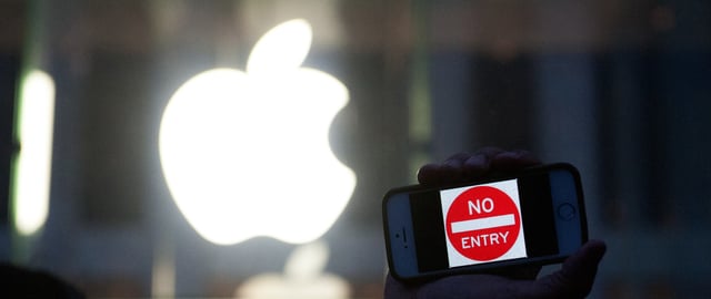 NEW YORK, NY - FEBRUARY 23: A protestor holds up an iPhone that reads, "No Entry" outside of the the Apple store on 5th Avenue on February 23, 2016 in New York City. Protestors gathered to support Apple's decision to resist the FBI's pressure to build a "backdoor" to the iPhone of Syed Rizwan, one of the two San Bernardino shooters. (Photo by Bryan Thomas/Getty Images)