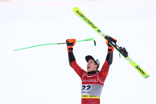 Alpine Skiing - FIS Alpine World Ski Championships - Men's Giant Slalom - Saalbach, Austria - February 14, 2025 Austria's Raphael Haaser celebrates after winning the Men's Giant Slalom REUTERS/Lisi Niesner