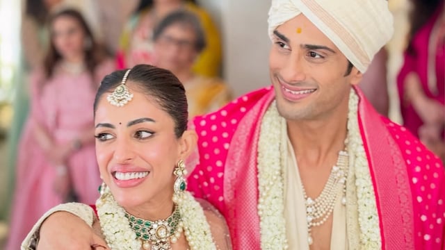 Prateik Babbar has been dating Priya Banerjee for the past few years. 