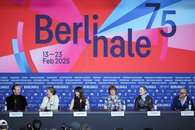 Cast members Vincent Perez, Fiona Shaw, Vicky Krieps, Emma Mackey, director Rebecca Lenkiewicz and director of photography Christopher Blauvelt attend a press conference to promote the movie 'Hot Milk' at the 75th Berlinale International Film Festival in Berlin, Germany February 14, 2025. REUTERS/Nadja Wohlleben