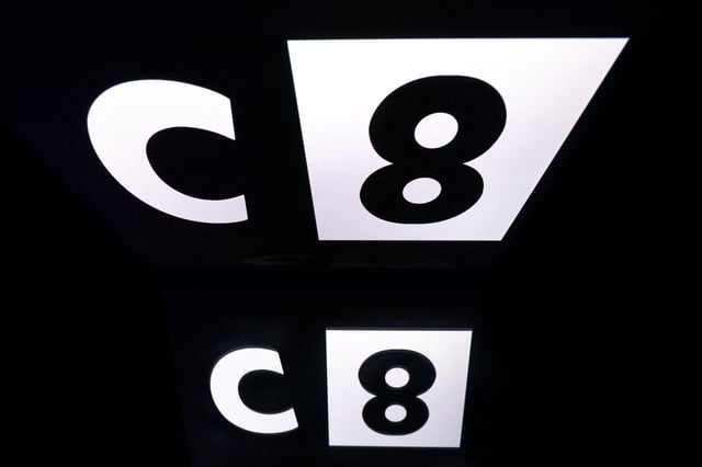 Après une présélection qui écartait C8 et NRJ12 en juillet, l’Arcom a signé le 12 décembre 11 conventions avec les nouveaux titulaires de fréquences de TNT, dont ne font pas partie les deux chaînes.