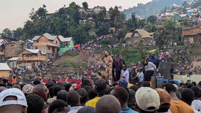 Rassemblement contre une éventuelle invasion des rebelles du M23 à Bukavu, dans l'est de la République démocratique du Congo, le 30 janvier 2025.