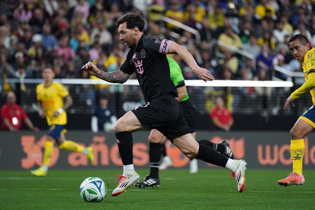 Lionel Messi dribbles upfield against Club America during a game last week.