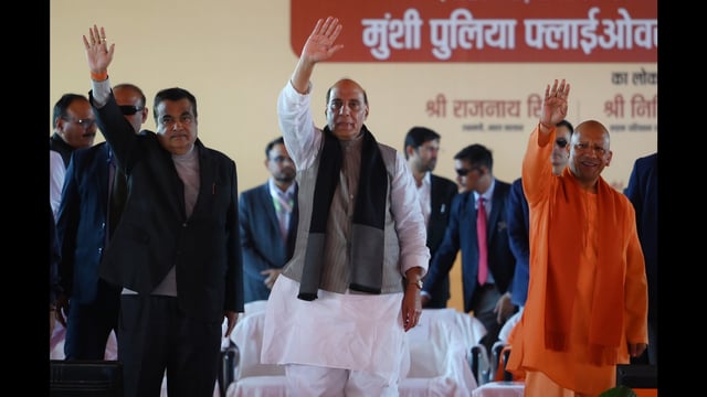 Defence Minister and Lucknow MP Rajnath Singh, road and transport minister Nitin Gadkari and UP CM Yogi Adityanath inaugurated two flyover in Lucknow (Deepak Gupta/ HT)