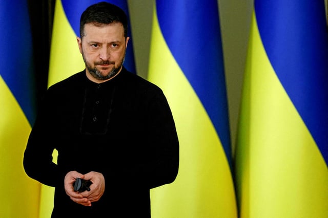 Volodymyr Zelensky estime que l'Ukraine aura « peu de chances de survivre » sans le soutien américain.
