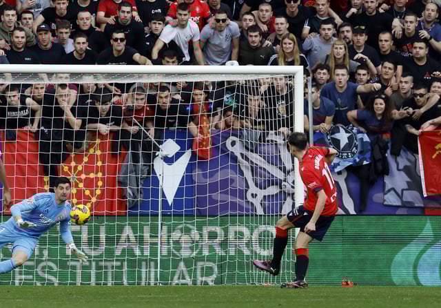 Soccer Football - LaLiga - Osasuna v Real Madrid - El Sadar Stadium, Pamplona, Spain - February 15, 2025 Osasuna's Ante Budimir scores their first goal from the penalty spot past Real Madrid's Thibaut Courtois REUTERS/Vincent West