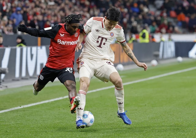 Soccer Football - Bundesliga - Bayer Leverkusen v Bayern Munich - BayArena, Leverkusen, Germany - February 15, 2025 Bayer Leverkusen's Jeremie Frimpong in action with Bayern Munich's Kim Min-jae REUTERS/Heiko Becker