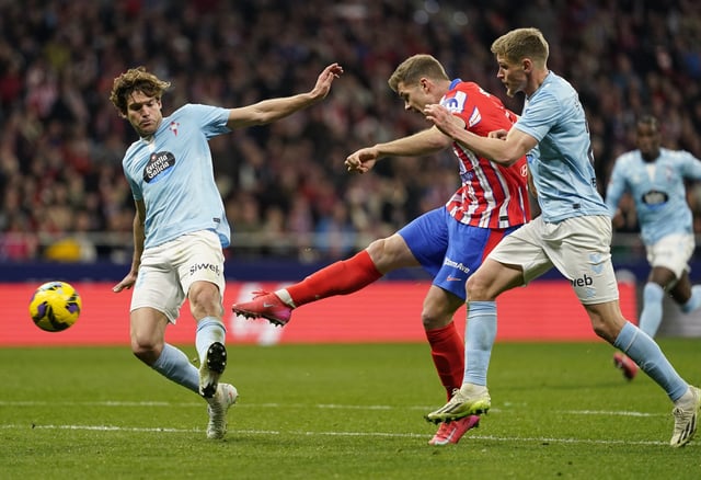 Soccer Football - LaLiga - Atletico Madrid v Celta Vigo - Metropolitano, Madrid, Spain - February 15, 2025 Atletico Madrid's Alexander Sorloth scores their first goal REUTERS/Ana Beltran