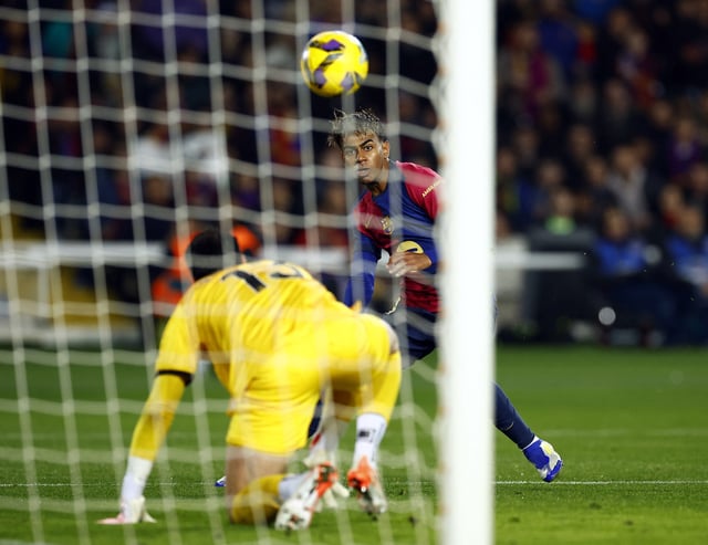 Soccer Football - LaLiga - FC Barcelona v Rayo Vallecano - Estadi Olimpic Lluis Companys, Barcelona, Spain - February 17, 2025 FC Barcelona's Lamine Yamal misses a chance to score REUTERS/Albert Gea