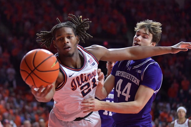 Jan 26, 2025; Champaign, Illinois, USA;  Illinois Fighting Illini forward Morez Johnson Jr. (21) reaches for the ball in front of Northwestern Wildcats guard Angelo Ciaravino (44) during the first half at State Farm Center. Mandatory Credit: Ron Johnson-Imagn Images/File Photo