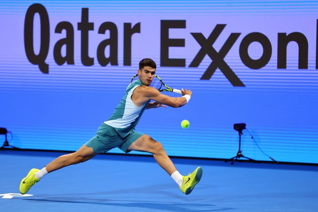 Tennis - Qatar Open - Khalifa International Tennis and Squash Complex, Doha, Qatar - February 17, 2025 Spain's Carlos Alcaraz in action during his round of 32 match against Croatia's Marin Cilic REUTERS/Ibraheem Al Omari