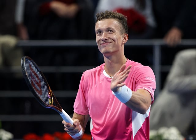 Tennis - Qatar Open - Khalifa International Tennis and Squash Complex, Doha, Qatar - February 17, 2025 Czech Republic's Jiri Lehecka celebrates after winning his round of 32 match against Bulgaria's Grigor Dimitrov REUTERS/Ibraheem Al Omari
