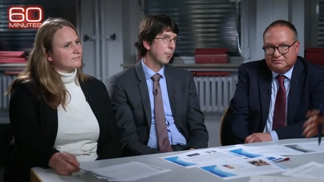 Berichten über Meinungsfreiheit: Die Staatsanwälte Svenja Meinunghaus, Matthäus Fink und Frank-Michael Laue verfolgen unliebsame Meinungs­äusserungen. Screenshot: CBS