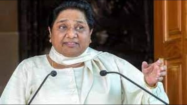 The Bahujan Samaj needs to be cautious of some party-changing opportunists and selfish Dalits, said Mayawati. (HT file)