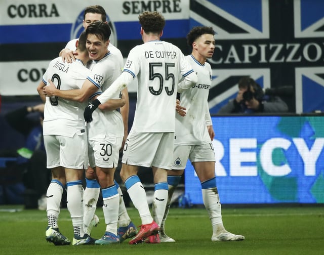 Soccer Football - Champions League - Knockout Phase Playoff - Second Leg - Atalanta v Club Brugge - Gewiss Stadium, Bergamo, Italy - February 18, 2025 Club Brugge's Ferran Jutgla celebrates scoring their third goal with teammates REUTERS/Alessandro Garofalo