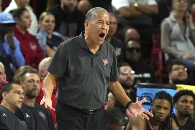 Houston head coach Kelvin Sampson reacts to a call during the first half of an NCAA college basketball game against Arizona State, Tuesday, Feb. 18, 2025, in Tempe, Ariz. (AP Photo/Rick Scuteri)