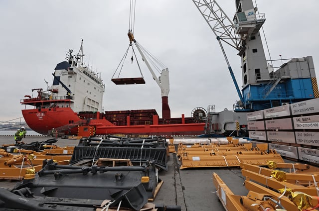 Workers move a cargo of aluminium blocks at a commercial port in Vladivostok, Russia April 6, 2023. REUTERS/Tatiana Meel/ File Photo