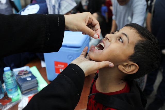 A Palestinian child is vaccinated against polio during the second round of a vaccination campaign, amid the Israel-Hamas conflict, in Gaza City, November 2, 2024. REUTERS/Dawoud Abu Alkas/File Photo