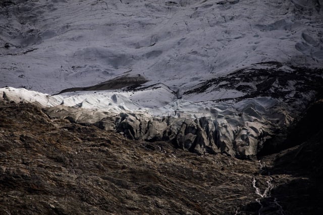 Le glacier des Bossons, dans les Alpes, en juillet 2023.