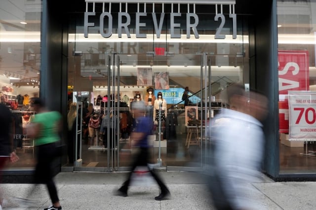 People walk by the clothing retailer Forever 21 in New York City, U.S., September 12, 2019. REUTERS/Shannon Stapleton/File Photo