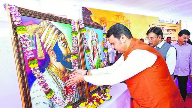 Pune, Feb 19 (ANI): Maharashtra Chief Minister Devendra Fadnavis pays floral tribute to Chhatrapati Shivaji Maharaj during the inauguration of the 'Jai Shivaji-Jai Bharat' padyatra in Pune on Wednesday. (ANI Photo) (CMO Maharashtra X)