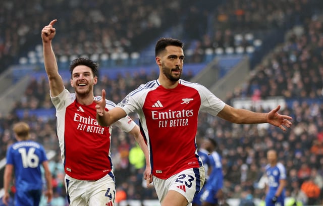 Soccer Football - Premier League - Leicester City v Arsenal - King Power Stadium, Leicester, Britain - February 15, 2025 Arsenal's Mikel Merino celebrates scoring their first goal with Declan Rice REUTERS/Chris Radburn/File Photo