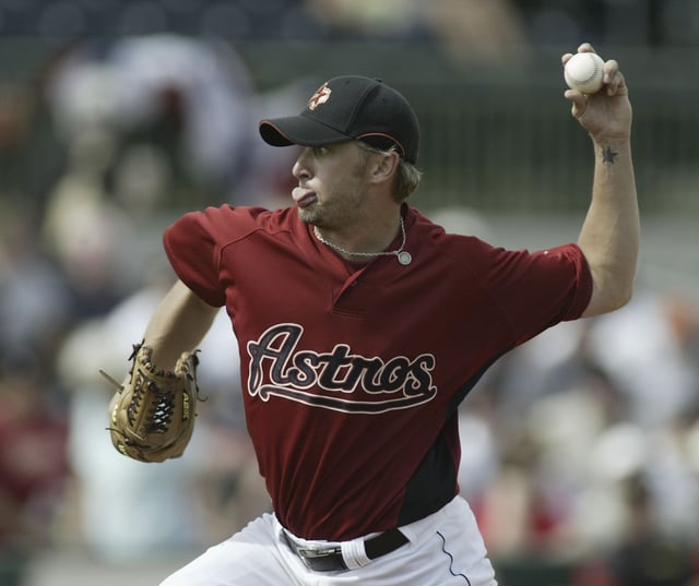 Scott Sauerbeck #48 of the Houston Astros pitches against the Detroit Tigers during a Spring Training game at Osceola County Stadium March 2, 2007 in Kissimmee, Florida. The Tigers won 13-8.