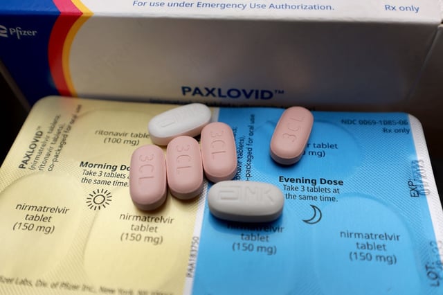 The antiviral pill Paxlovid does not significantly reduce COVID-19 hospitalizations in vaccinated older adults, according to new research by UCLA doctors.