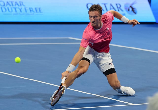 Tennis - Qatar Open - Khalifa International Tennis and Squash Complex, Doha, Qatar - February 20, 2025 Czech Republic's Jiri Lehecka in action during his quarter final match against Spain's Carlos Alcaraz REUTERS/Ibraheem Al Omari
