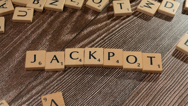 A Virginia woman won ₹17 crore after getting the wrong lottery ticket by mistake. Frustrated at first, she was thrilled to discover her unexpected jackpot.