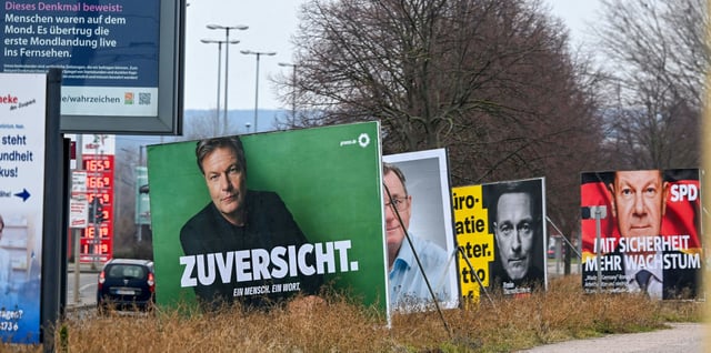 Wahlplakate für die Bundestagswahl 2025